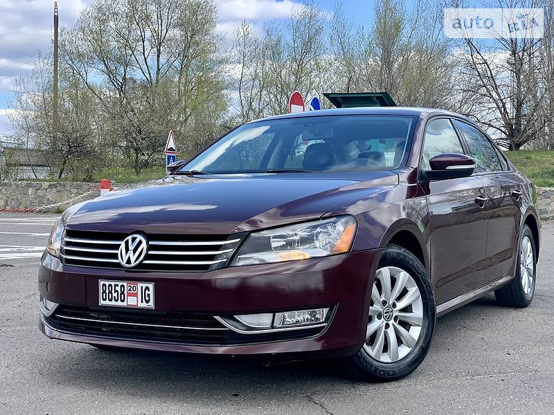 Седан Volkswagen Passat 2014 в Горішніх Плавнях