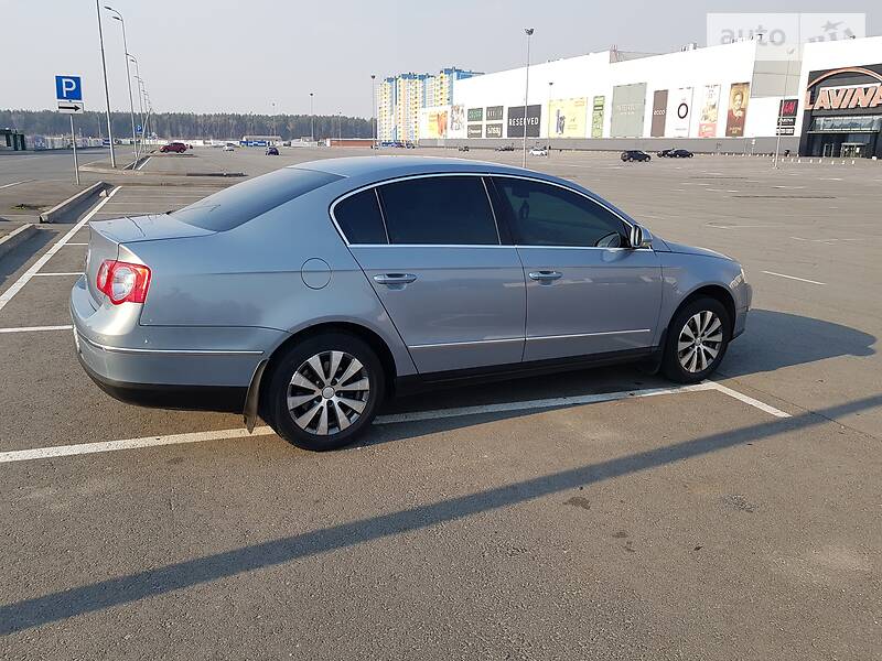 Седан Volkswagen Passat 2010 в Києві