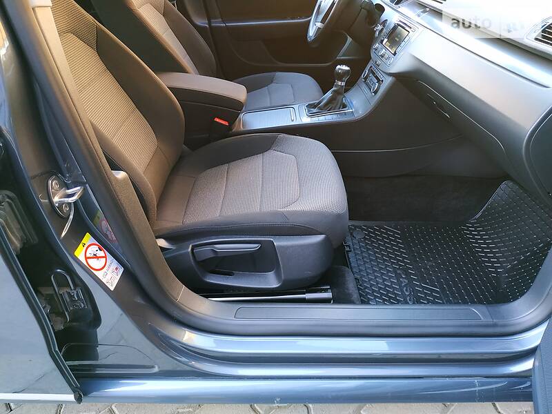 Універсал Volkswagen Passat 2012 в Калуші