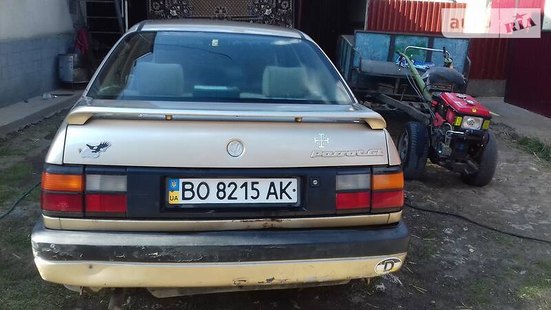 Седан Volkswagen Passat 1989 в Тернополі