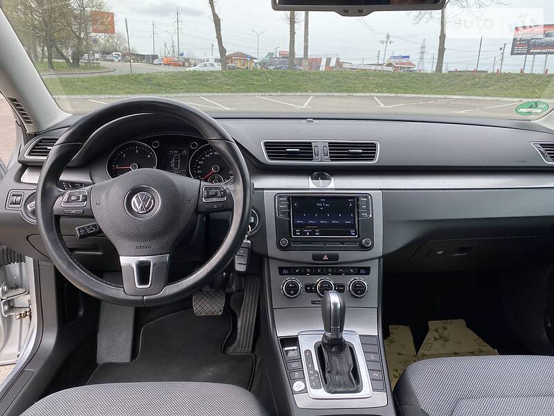 Універсал Volkswagen Passat 2012 в Рівному