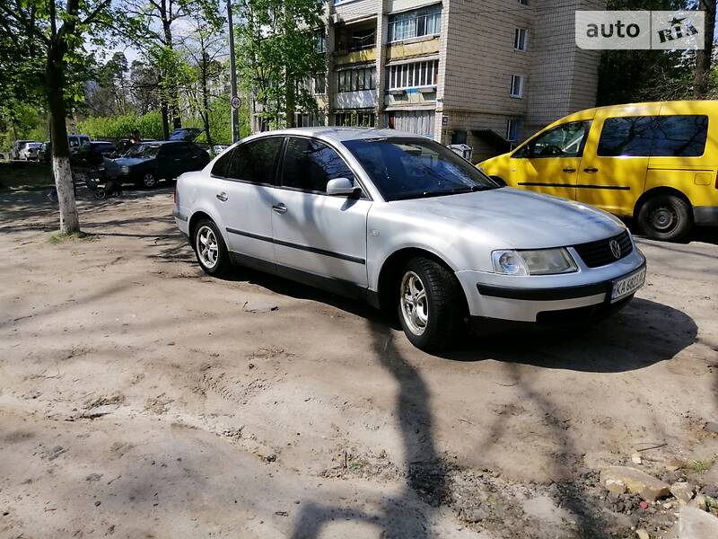 Седан Volkswagen Passat 1999 в 