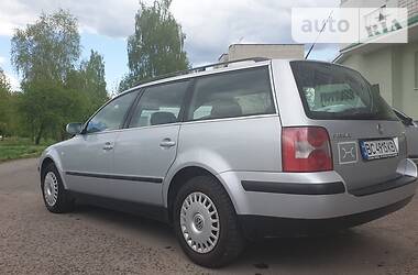 Універсал Volkswagen Passat 2000 в 