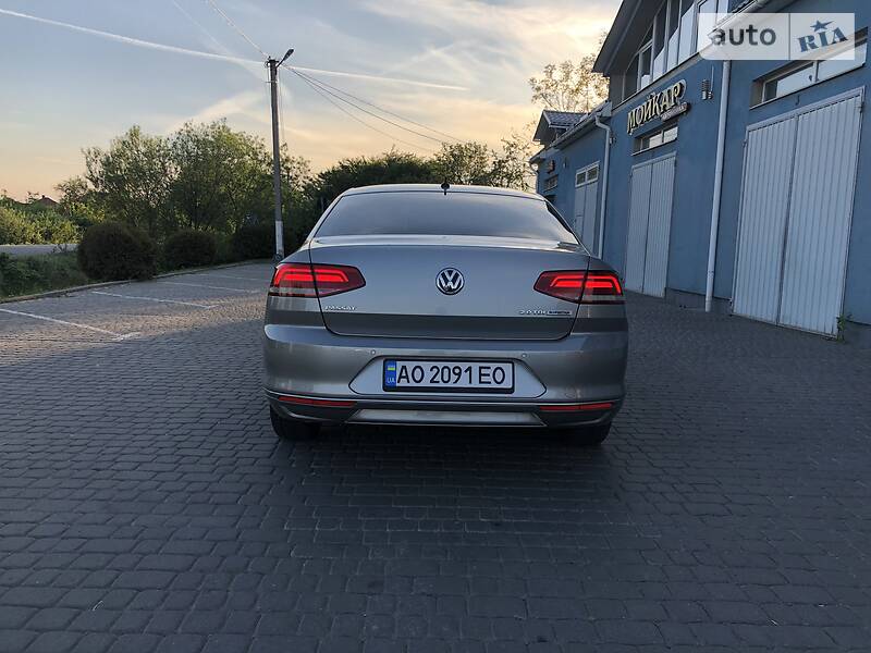 Седан Volkswagen Passat 2015 в Мукачевому