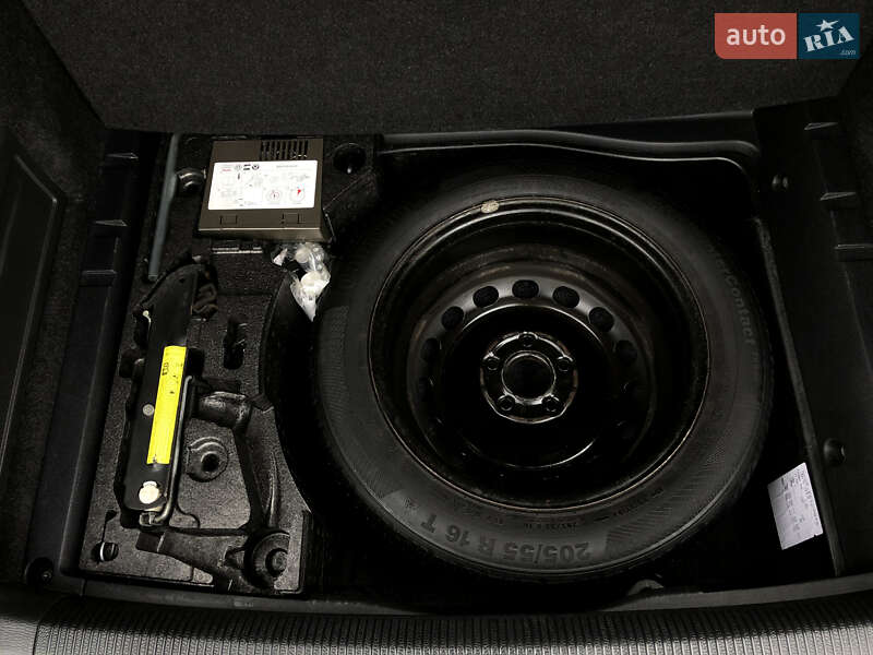 Универсал Volkswagen Passat 2014 в Стрые