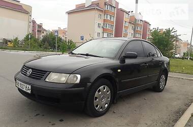 Седан Volkswagen Passat 2000 в 