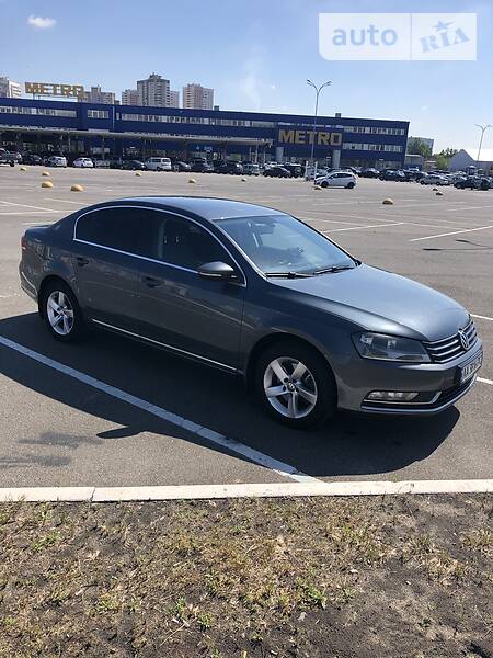 Седан Volkswagen Passat 2011 в Києві
