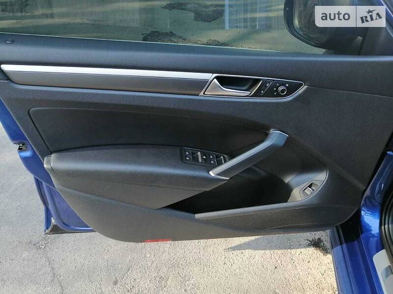 Седан Volkswagen Passat 2016 в Києві