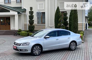 Седан Volkswagen Passat 2014 в Луцке