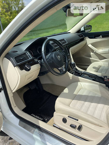 Седан Volkswagen Passat 2013 в Києві