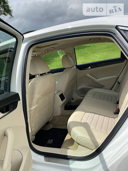 Седан Volkswagen Passat 2013 в Києві