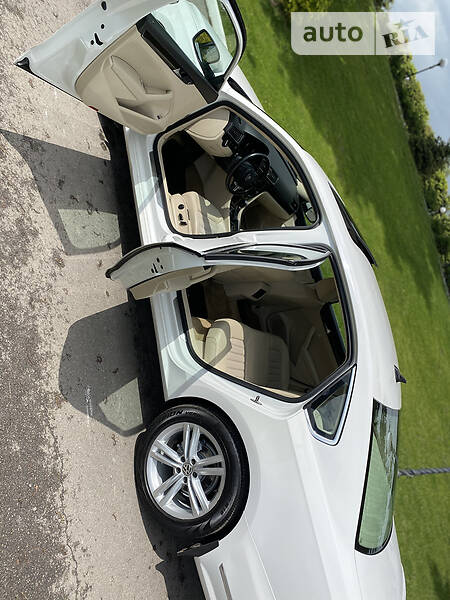 Седан Volkswagen Passat 2013 в Києві