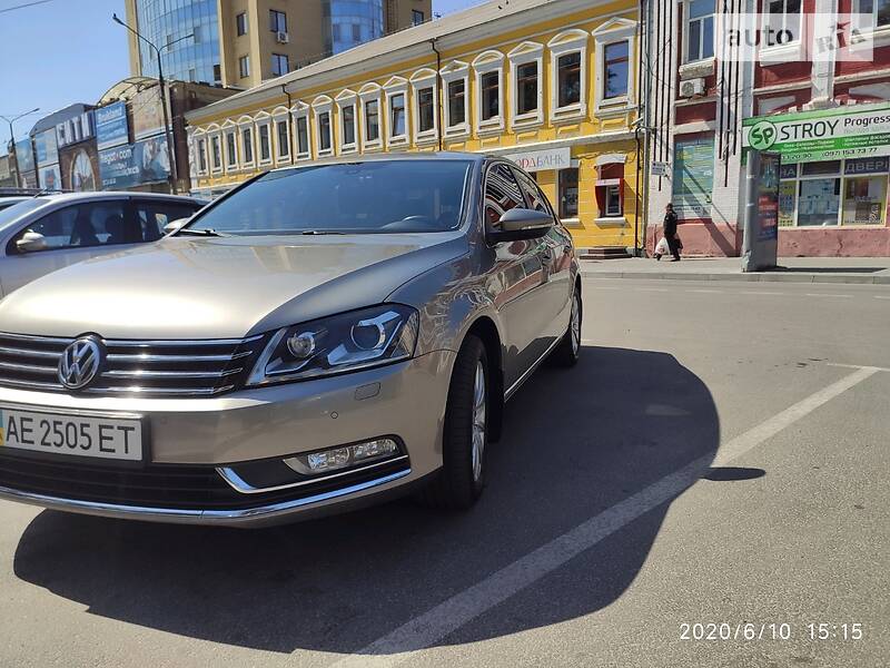 Седан Volkswagen Passat 2012 в Дніпрі фото Седан Volkswagen Passat 2012 в Дніпрі