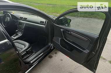 Універсал Volkswagen Passat 2012 в 