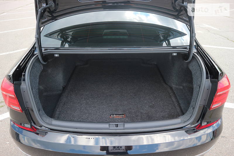 Седан Volkswagen Passat 2016 в Харькове