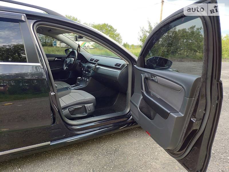 Універсал Volkswagen Passat 2012 в Тернополі