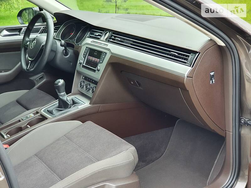 Універсал Volkswagen Passat 2015 в Дрогобичі