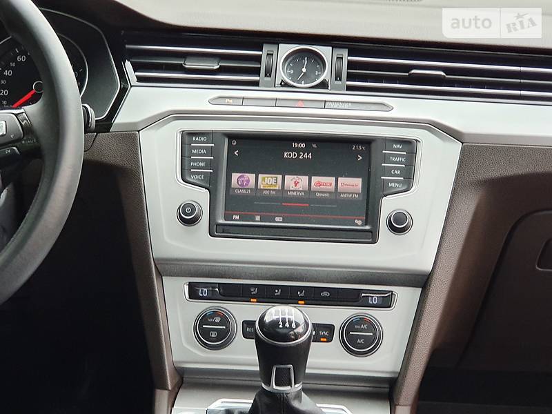 Універсал Volkswagen Passat 2015 в Дрогобичі