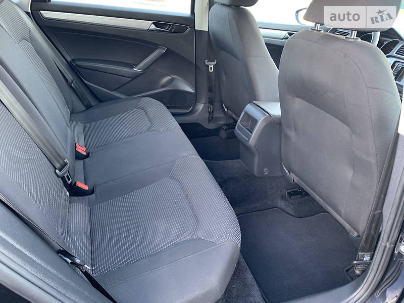 Седан Volkswagen Passat 2017 в Києві