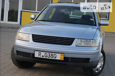 Седан Volkswagen Passat 1998 в Бучаче