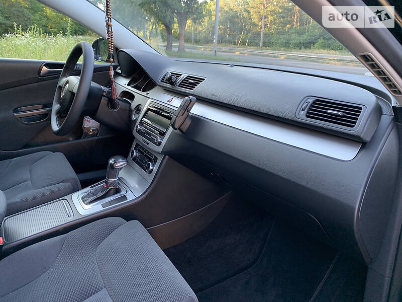 Універсал Volkswagen Passat 2010 в Києві
