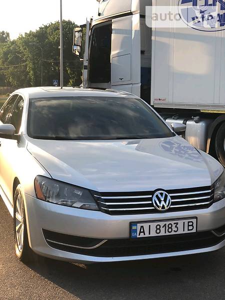 Седан Volkswagen Passat 2012 в Києві