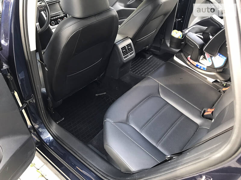 Седан Volkswagen Passat 2013 в Івано-Франківську