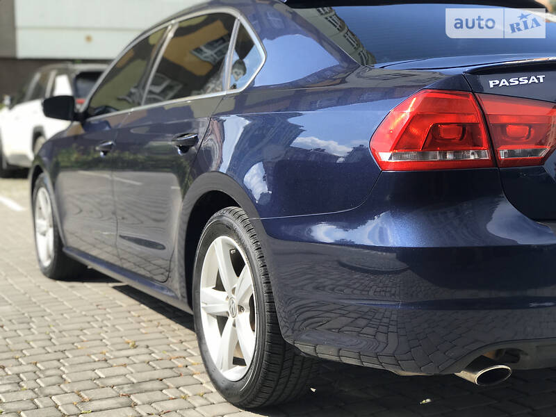 Седан Volkswagen Passat 2013 в Івано-Франківську