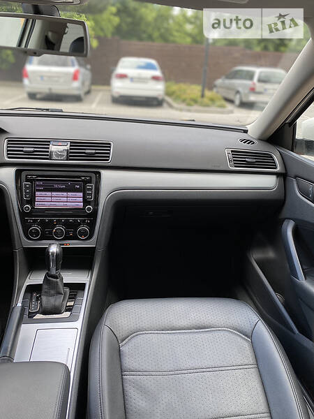 Седан Volkswagen Passat 2012 в Києві