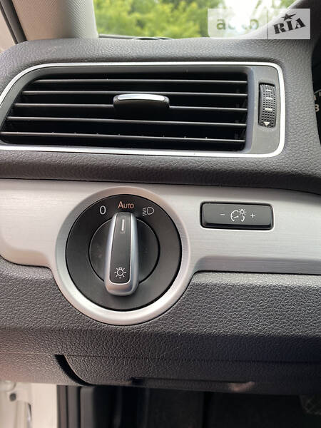 Седан Volkswagen Passat 2012 в Києві
