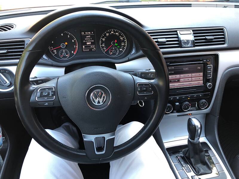 Седан Volkswagen Passat 2012 в Києві