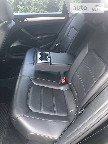 Седан Volkswagen Passat 2012 в Києві