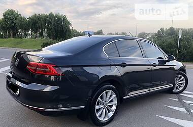 Седан Volkswagen Passat 2018 в Киеве