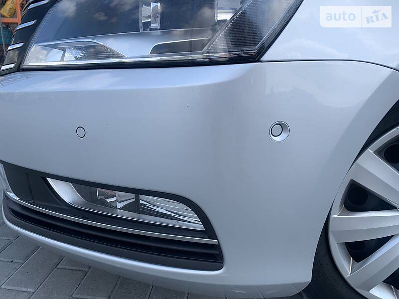 Універсал Volkswagen Passat 2012 в Івано-Франківську