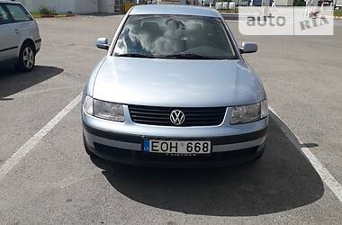 Седан Volkswagen Passat 1999 в Костополе