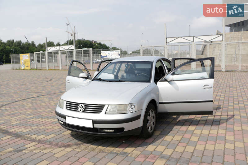Седан Volkswagen Passat 1997 в Львове