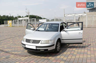 Седан Volkswagen Passat 1997 в 