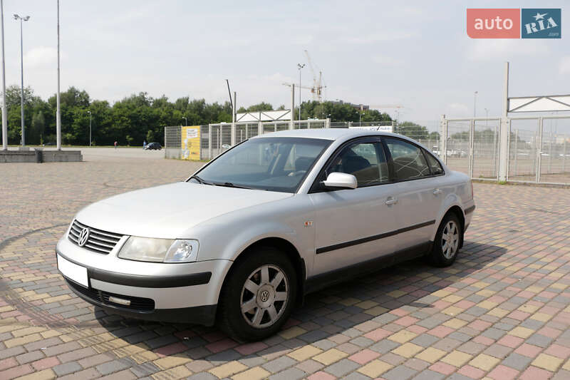 Седан Volkswagen Passat 1997 в Львове