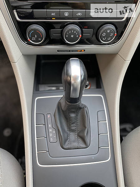 Седан Volkswagen Passat 2017 в Києві