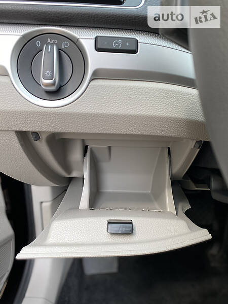 Седан Volkswagen Passat 2017 в Києві