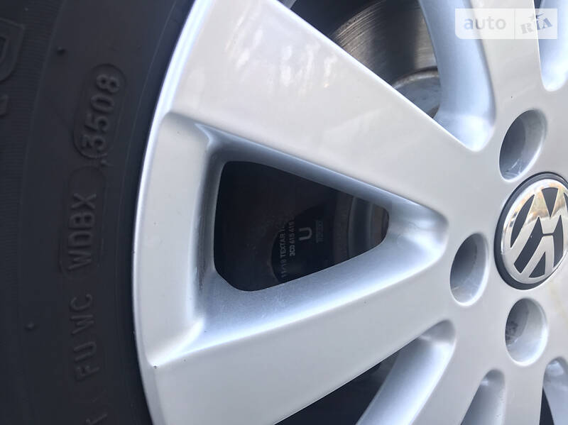 Універсал Volkswagen Passat 2010 в Ірпені
