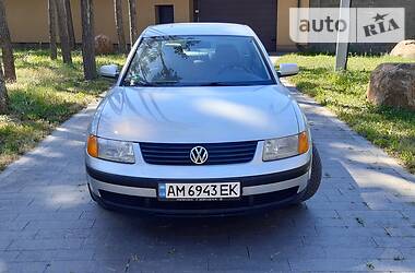 Седан Volkswagen Passat 1997 в Житомире