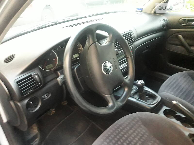 Седан Volkswagen Passat 2001 в Рівному
