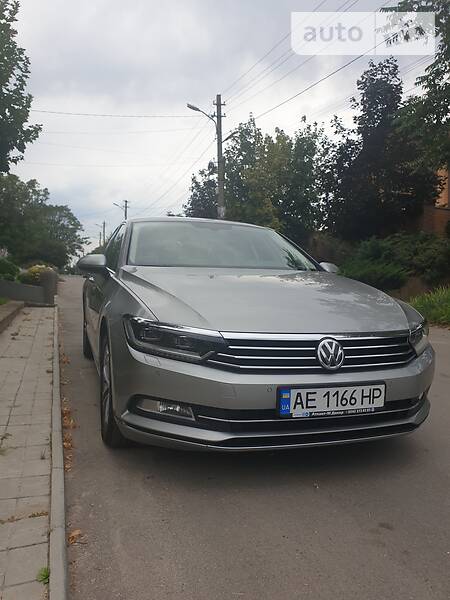 Седан Volkswagen Passat 2015 в Дніпрі
