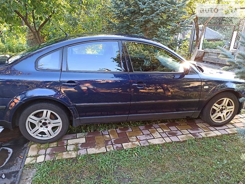 Седан Volkswagen Passat 2001 в Києві