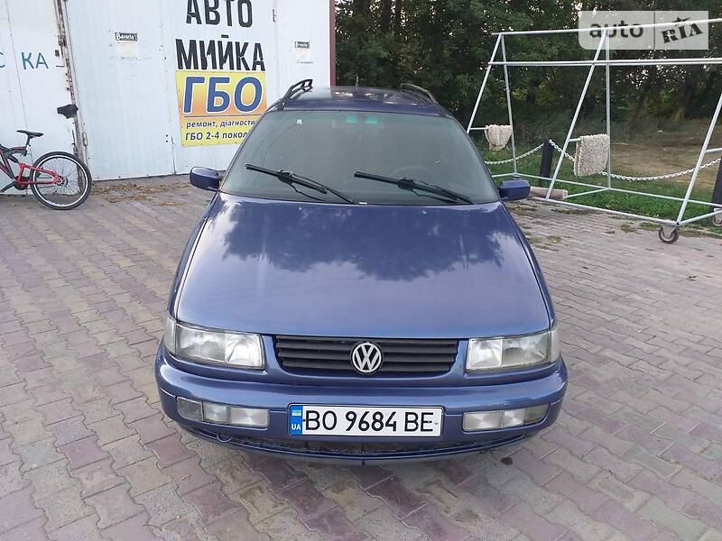 Універсал Volkswagen Passat 1994 в Теофіполі