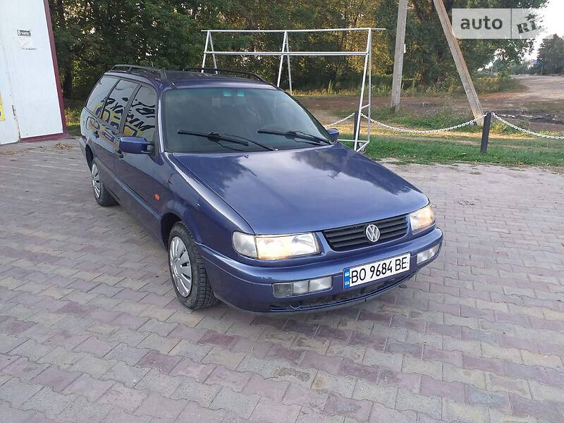 Універсал Volkswagen Passat 1994 в Теофіполі