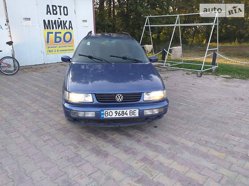 Універсал Volkswagen Passat 1994 в Теофіполі