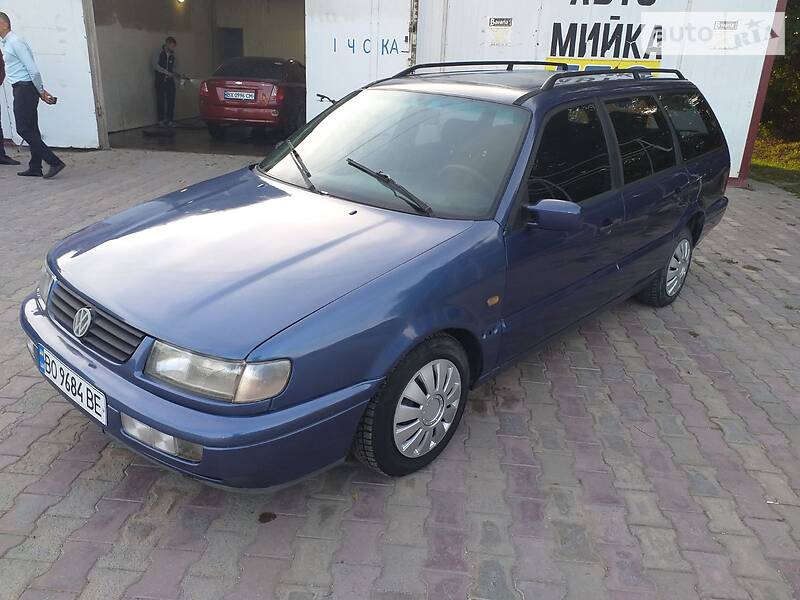 Універсал Volkswagen Passat 1994 в Теофіполі