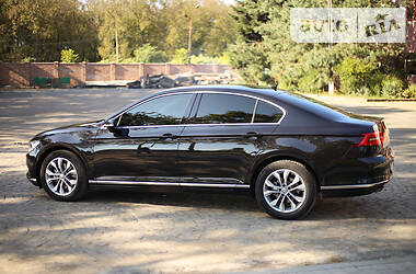 Седан Volkswagen Passat 2015 в 